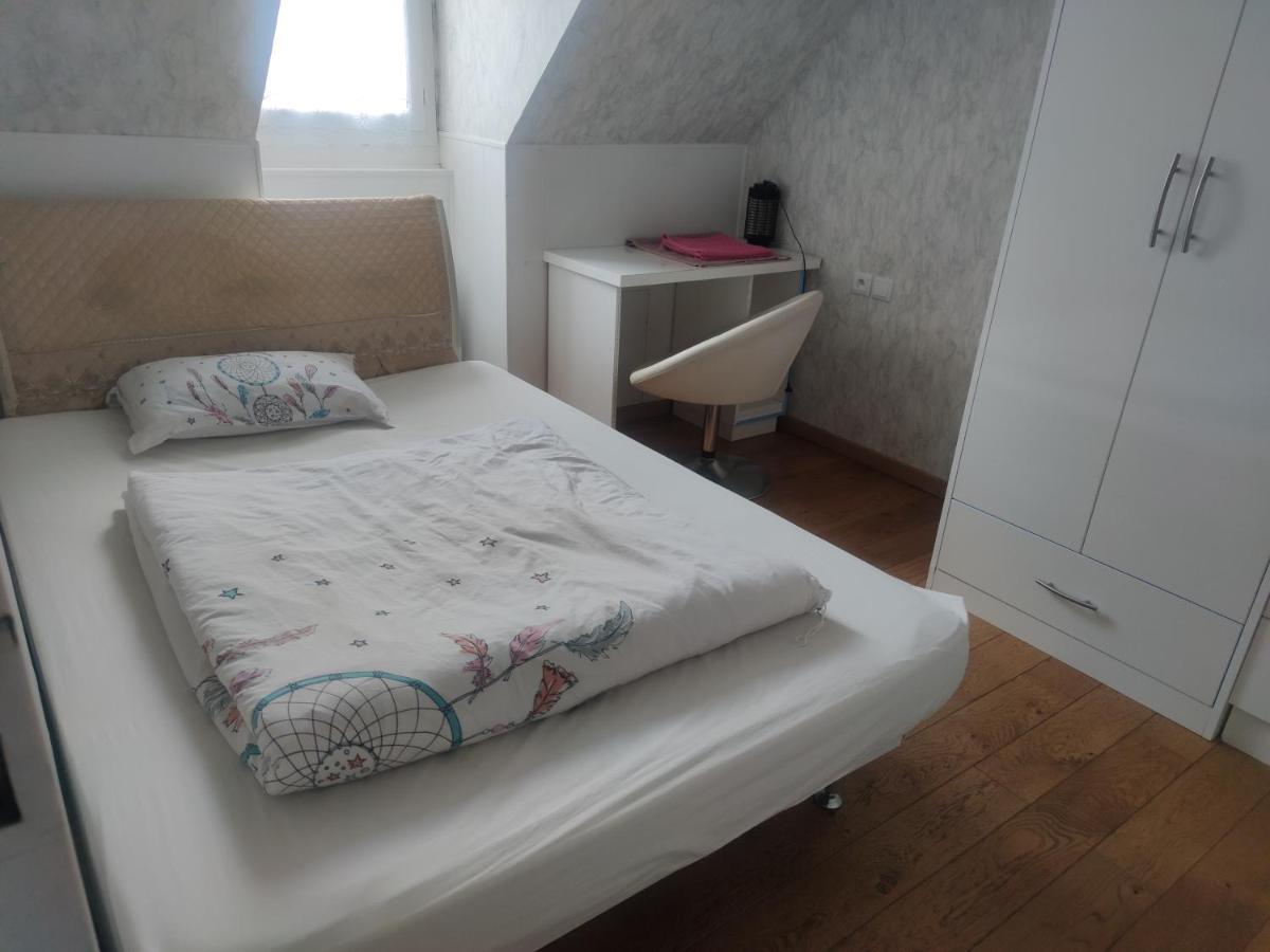 Chambre Privee A Bobigny -Salle De Bain Et Toilettes Sont Commune, -Pas De Cuisine Exterior photo